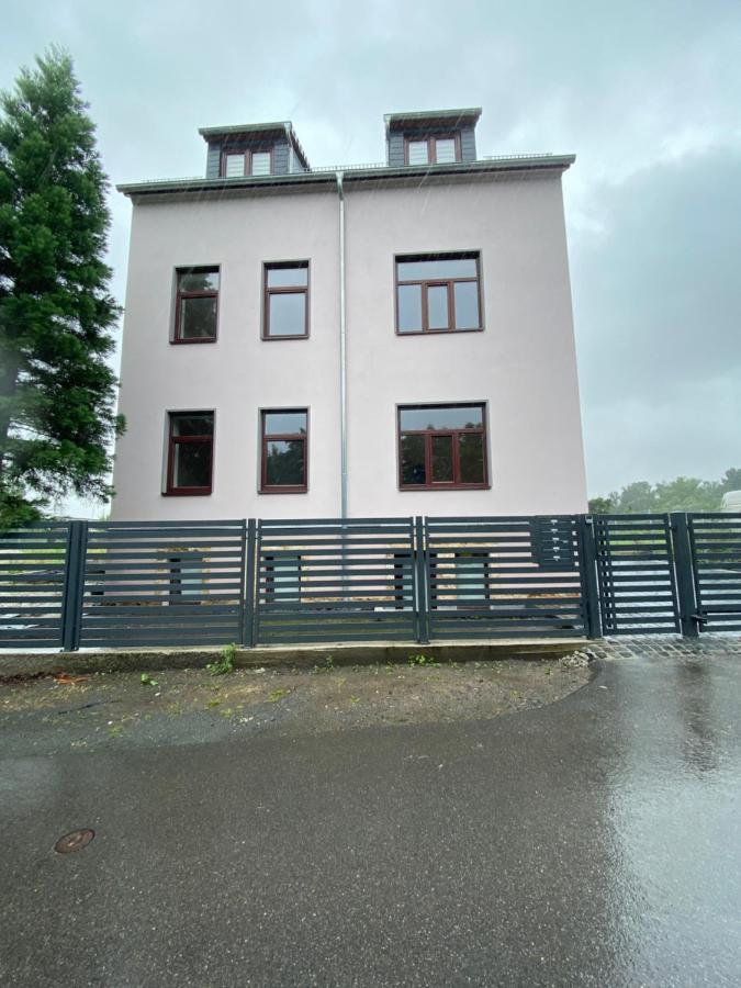 Schoene 2 Raumwohnung In *
